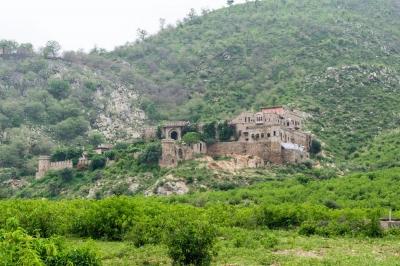 Dadhikar Fort - A Beautiful Fort in the Lap of Aravalli Mountains in Alwar