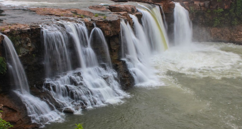 gira waterfalls saputara