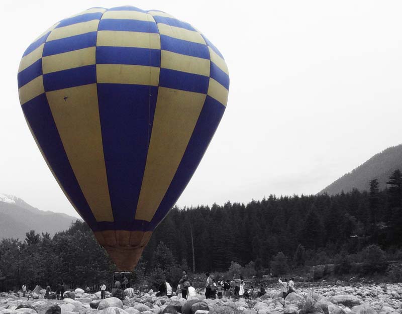 Hot air ballooon in Manali