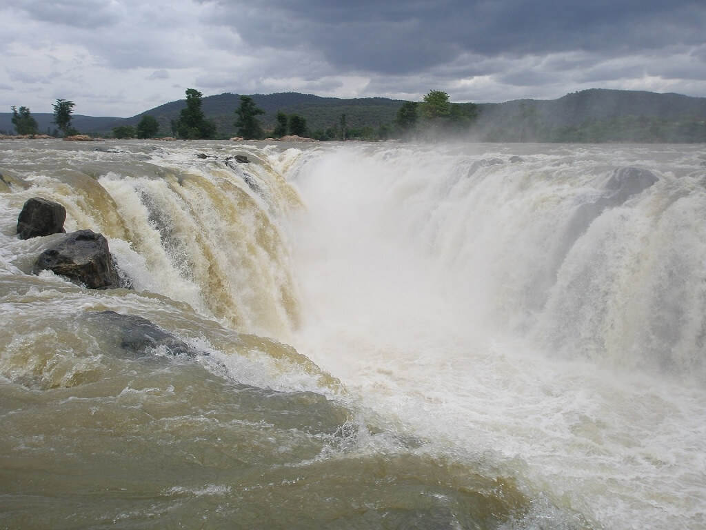 hogenakkal-waterfalls