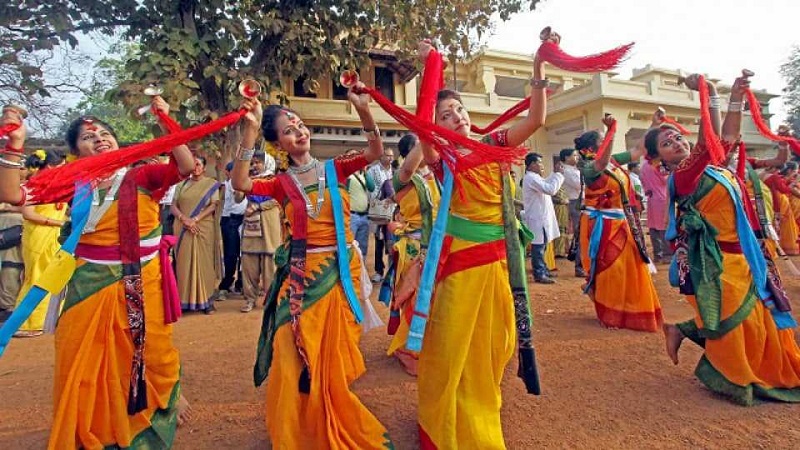 Basant-Utsav-in-Shantiniketan