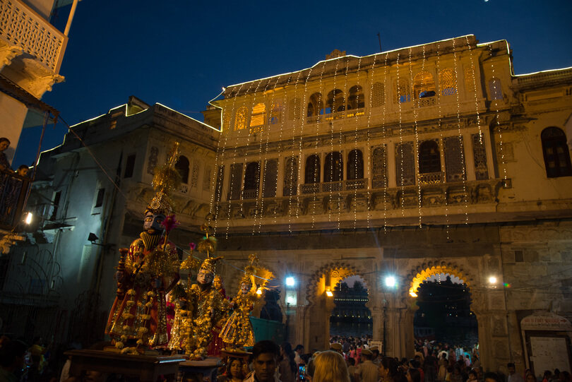 a night view of udaipur