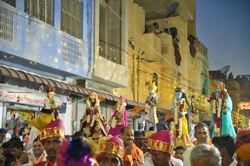 a night scene of gangaur festival in jaipur