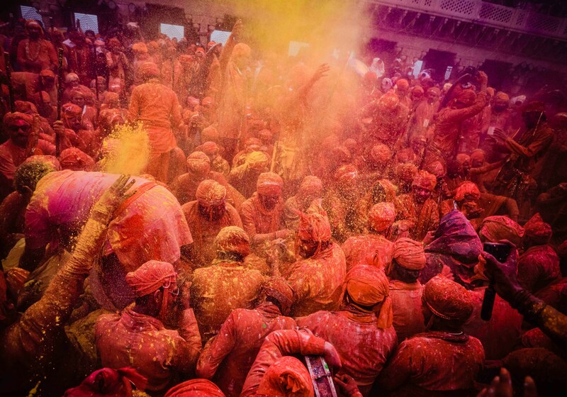 people celebrate holi