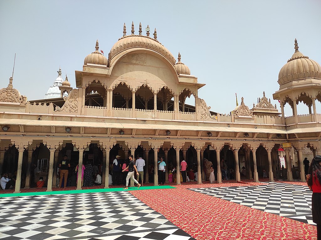 good places to visit near mathura